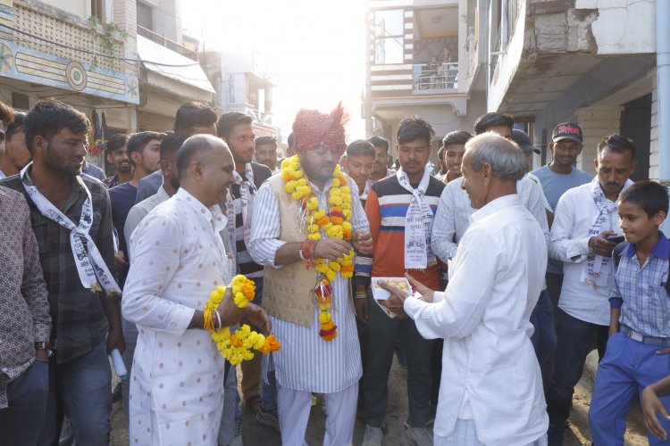 क्या मंच से यह पूछना गलत है क्या कि आपके गांव में विधायक कितनी बार आए,