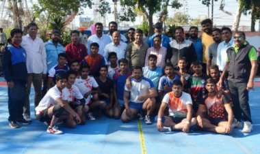 सामान्य प्रशासन समिति प्रभारी श्री व्यास द्वारा कबड्डी व खो-खो प्रतियोगिता का शुभारंभ....