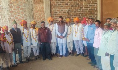 राष्ट्रीय किसान दिवस पर राजेश भराव द्वारा किसानों का सम्मान