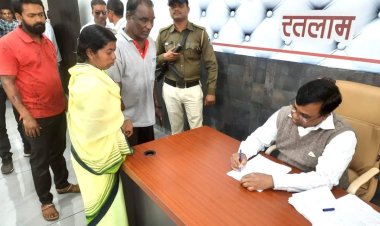 जनसुनवाई में कलेक्टर श्री सूर्यवंशी ने 39 आवेदनों को निराकरण के लिए संबंधित विभागों में भेजा