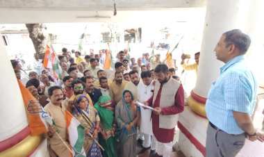 बेमौसम बारिश :- फसलों के हुए नुकसान को लेकर दिया ज्ञापन