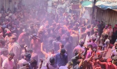 राजेश भरावा के नेतृत्व में निकली रंगपंचमी पर रंगा रंग गैर