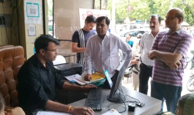 कलेक्टर ने ईकेवाईसी निरीक्षण के लिए सीएससी केंद्रों का औचक निरीक्षण किया