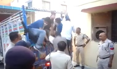 एक पिक अप भरकर जुआरी पकड़ाए , 2 लाख 57 हजार 220 रुपये, ताश की 10 गड्डीया  व  31 मोबाईल जप्त 