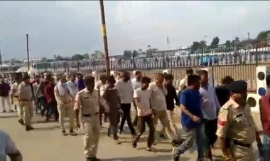 शहर में निकला 30 जुआरियों का जुलूस, इसे देखकर हर कोई चौका