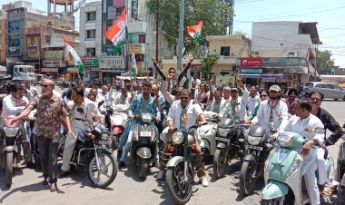 रतलाम शहर कांग्रेस ने मनाया कर्नाटक में कांग्रेस की जीत का जश्न..