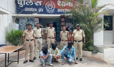 चाकू की नोक पर लूट ,10,50000 रुपए के साथ आरोपियों को किया गिरफ्तार