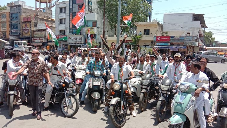 रतलाम शहर कांग्रेस ने मनाया कर्नाटक में कांग्रेस की जीत का जश्न..