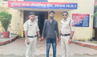 चोरी करने वालों खुलासा ,दानपात्र के रूपये के साथ सीसीटीव्ही कैमरा जप्त