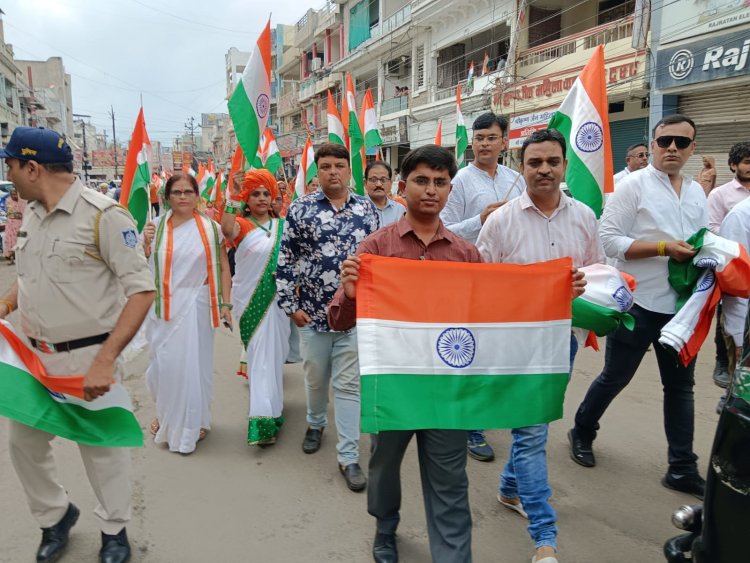 शहर की प्रमुख व्यवसायिक संस्थाओं एवं रतलाम प्रशासन के संयुक्त तत्वाधान में हर प्रतिष्ठान तिरंगा अभियान रैली आयोजित 