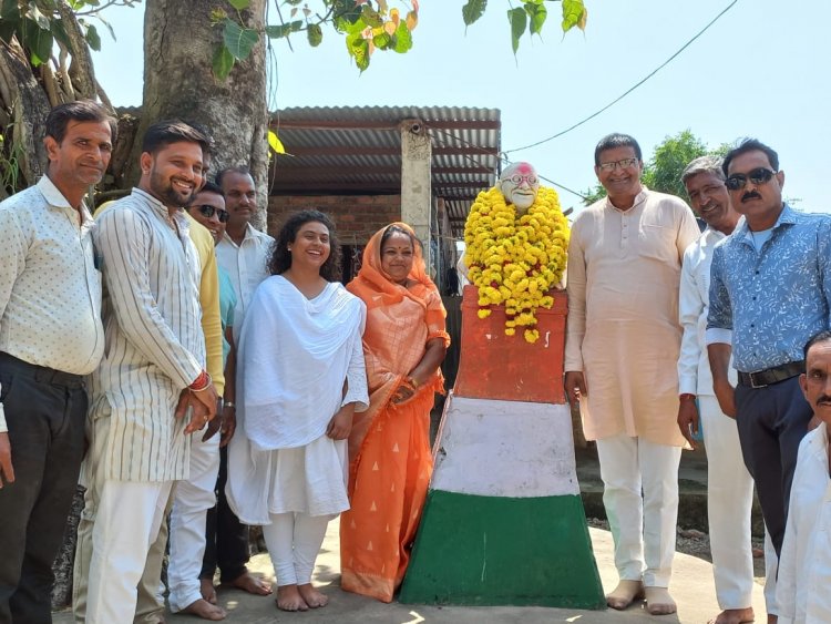 ग्रामीण कांग्रेस द्वारा मनाई गई सत्य एवं अहिंसा के पुजारी बापू की जयंती