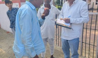 बिमार बुजुर्ग के लिए अपने चुनाव पर्चे को फाड़कर लिख दी दवाई की पर्ची