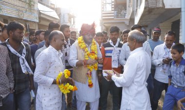 क्या मंच से यह पूछना गलत है क्या कि आपके गांव में विधायक कितनी बार आए,