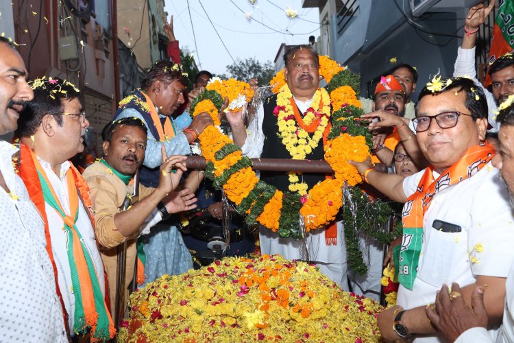 भाजपा प्रत्याशी चेतन्य काश्यप का जनसंपर्क में हुआ ऐतिहासिक स्वागत - वार्ड क्रमांक 22, 23 में मतदाताओं ने बरसाया अपार प्रेम और स्नेह