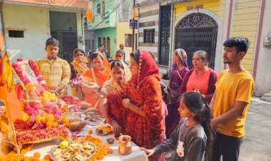 गली - मोहल्लों में निकल रही अक्षत कलश की शोभायात्रा, घर - घर पहुंच रहा 22 जनवरी का निमंत्रण   - नगर के छोटे - बड़े सभी मंदिरों में हो रही महाआरती, मेरी बस्ती - मेरी अयोध्या का लग रहा नारा