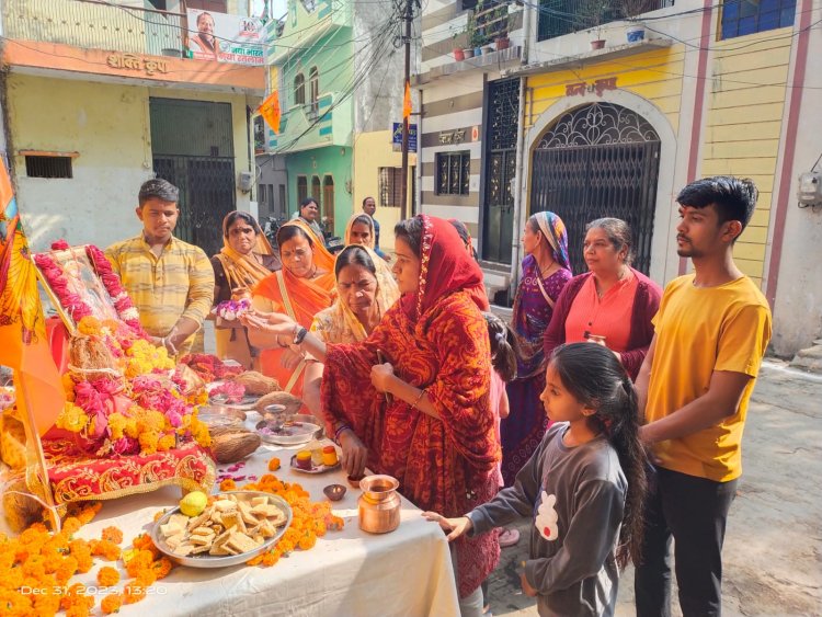 गली - मोहल्लों में निकल रही अक्षत कलश की शोभायात्रा, घर - घर पहुंच रहा 22 जनवरी का निमंत्रण   - नगर के छोटे - बड़े सभी मंदिरों में हो रही महाआरती, मेरी बस्ती - मेरी अयोध्या का लग रहा नारा