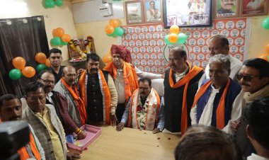 सबको साथ लेकर चलेंगे-भाजपा जिलाध्यक्ष प्रदीप उपाध्याय भाजपा जिला अध्यक्ष ने स्वागत रैली के साथ पार्टी कार्यालय पहुंचकर संभाला पदभार