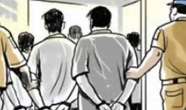 हाट की चौकी पुलिस ने तीन युवकों को सट्टा लिखते रंगेहाथ पकड़ा, 4 हजार की राशि की जप्त... देखें वीडियो