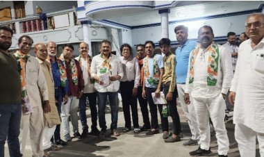 कांग्रेस कमेटी द्वारा सभी वार्डों में वार्ड प्रभारी द्वारा प्रत्याशी कांतिलाल जी भूरिया के समर्थन में सघन जनसंपर्क