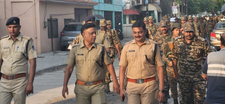 लोकसभा चुनाव , रतलाम पुलिस का संवेदनशील क्षेत्रों में निकला फ्लैग मार्च