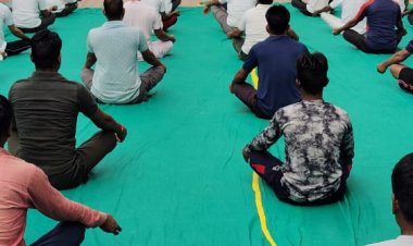 योगमय जेल 21 जून योग दिवस प्रोटोकॉल योगाभ्यास,  योग भक्ति से सकारात्मक भाव लिए बंदी बने योगी