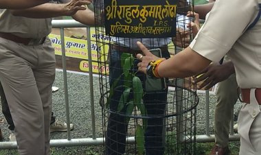 एक पेड़ मां के नाम अभियान के तहत रतलाम पुलिस लाईन में हुआ वृक्षारोपण