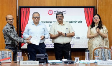 महाप्रबंधक पश्चिम रेलवे द्वारा श्री जनार्दन कुमार, गोपनीय सहायक सम्‍मानित