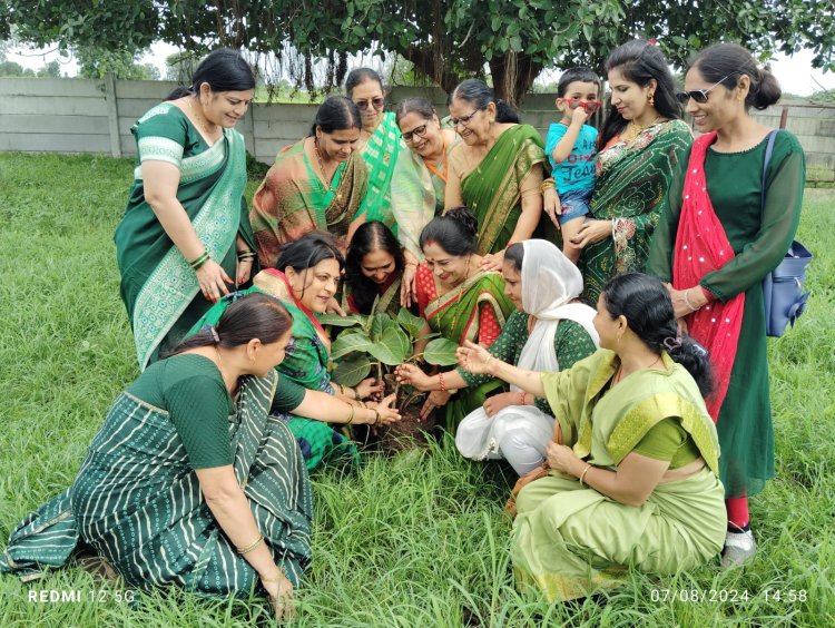 हरियाली तीज उत्सव:-राष्ट्रीय गौ रक्षा विभाग भारत शाखा रतलाम ने हरियाली तीज का उत्सव  श्री कृष्ण कामधेनु गौशाला में हर्ष उल्लास के साथ मनाया