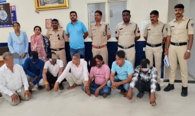 जुआरियों पर रतलाम पुलिस का शिकंजा, कहीं मकान में से तो कहीं यात्री प्रतीक्षालय पर से ,देखें...कहां पर से कितने जुआरी पकड़ाए...?