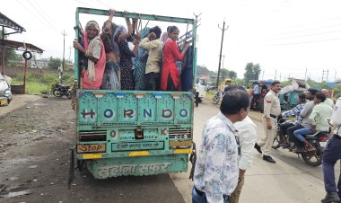 ओवरलोडिंग वाहनों के विरुद्ध रतलाम पुलिस की कार्यवाही,स्कूलों में पहुंचकर किया बसों का निरीक्षण