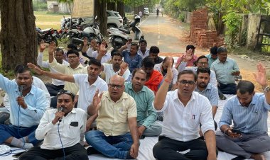 बिजली के निजीकरण का टेंडर होते ही पूरे देश के 27 लाख बिजली कर्मी एक दिन की सांकेतिक हड़ताल