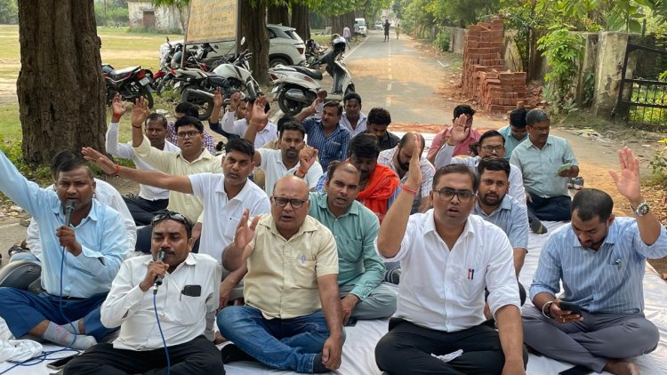 बिजली के निजीकरण का टेंडर होते ही पूरे देश के 27 लाख बिजली कर्मी एक दिन की सांकेतिक हड़ताल