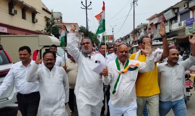 कांग्रेस ने उप जिलाधिकारी के माध्यम से राज्यपाल को दिया ज्ञापन