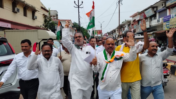 कांग्रेस ने उप जिलाधिकारी के माध्यम से राज्यपाल को दिया ज्ञापन