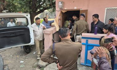 रतलाम में सनसनी : सेवानिवृत्त शिक्षिका सरला धनेटवाल की गला रेतकर हत्या, जेवर-मोबाइल लूटा, एसपी ने एसआई टी गठित की