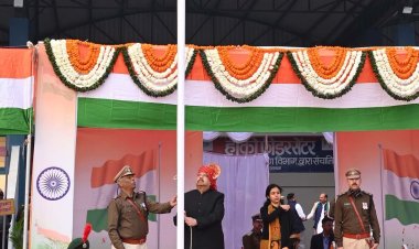 गणतंत्र दिवस पर मुख्य समारोह में कैबिनेट मंत्री श्री चेतन्य काश्यप ने ध्वजारोहण कर परेड की सलामी ली