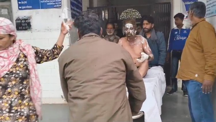 चांदनी चौक रिहायशी इलाके में बंदूक की दुकान में हुआ विस्फोट, चार लोग झुलसे