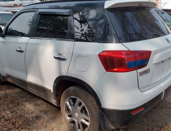 जावरा में पुलिस की फिल्मी घेराबंदी: बेरिकेड्स तोड़कर भागी ब्रेजा कार, गलियों में पीछा कर पकड़ा, 40 किलो डोडाचूरा बरामद