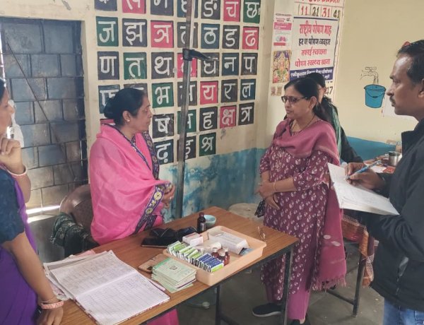 सीएमएचओ ने किया आयुष्मान आरोग्य केंद्रों का निरीक्षण, स्वास्थ्य सेवाओं का लिया जायजा