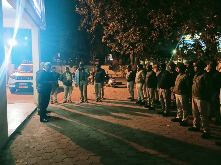 रतलाम पुलिस की बड़ी कार्रवाई: कॉम्बिंग गश्त में 111 वारंटी धराए, शराब तस्करों पर भी कसा शिकंजा