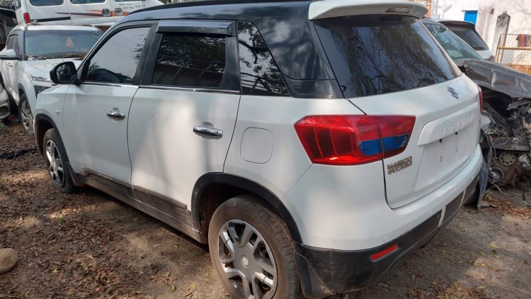 जावरा में पुलिस की फिल्मी घेराबंदी: बेरिकेड्स तोड़कर भागी ब्रेजा कार, गलियों में पीछा कर पकड़ा, 40 किलो डोडाचूरा बरामद