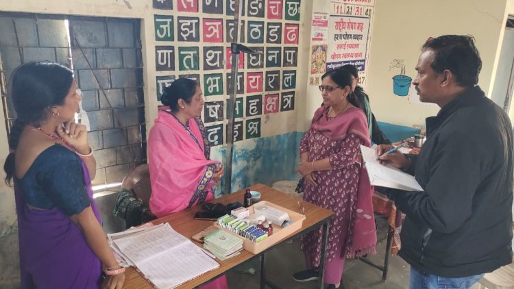 सीएमएचओ ने किया आयुष्मान आरोग्य केंद्रों का निरीक्षण, स्वास्थ्य सेवाओं का लिया जायजा