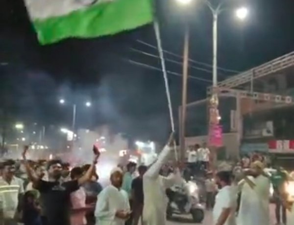रंगपंचमी के रंगों में घुला जीत का जश्न: भारत ने न्यूजीलैंड को हराकर जीता टी-20 वर्ल्ड कप, सड़कों पर उतरा जनसैलाब
