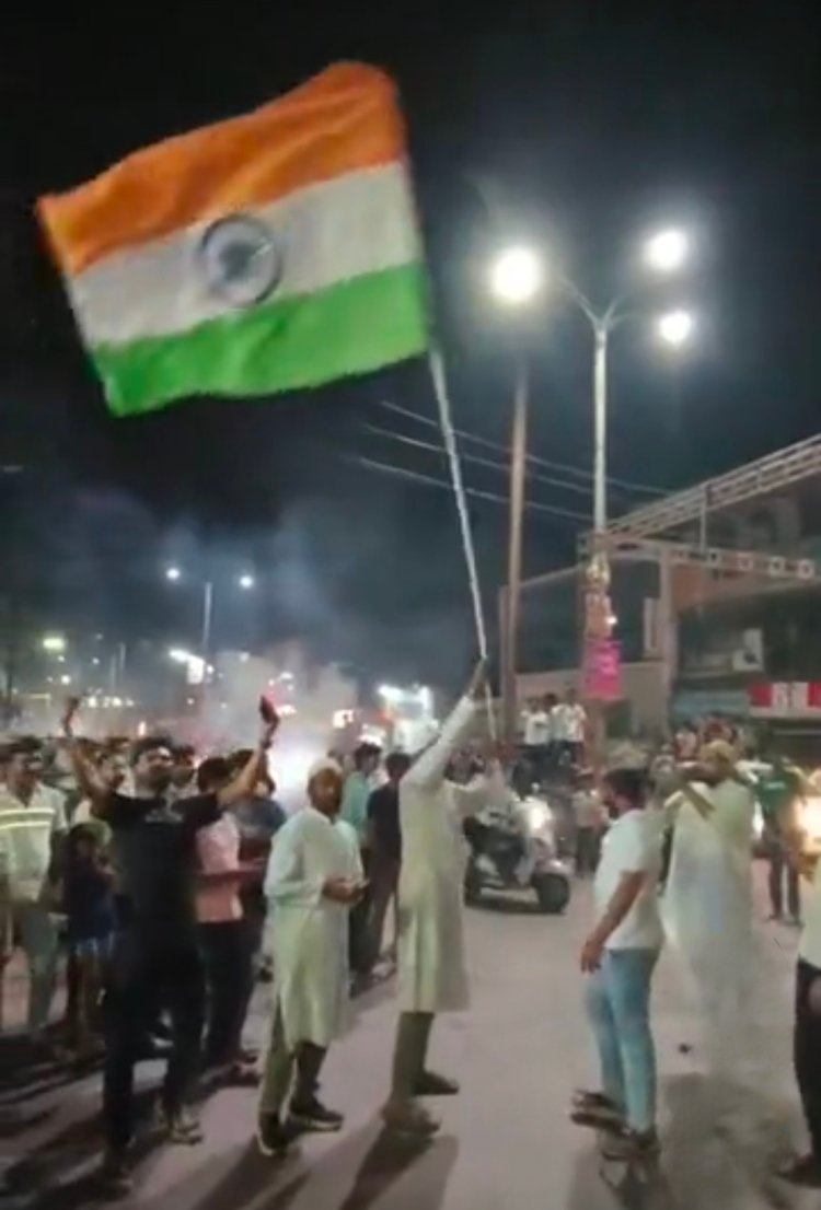 रंगपंचमी के रंगों में घुला जीत का जश्न: भारत ने न्यूजीलैंड को हराकर जीता टी-20 वर्ल्ड कप, सड़कों पर उतरा जनसैलाब